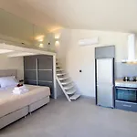 Manthos Beachfront Luxury Suite